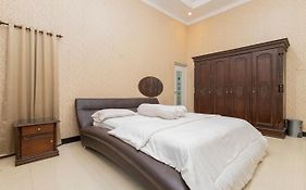 Boss Residence Serang Mitra Reddoorz